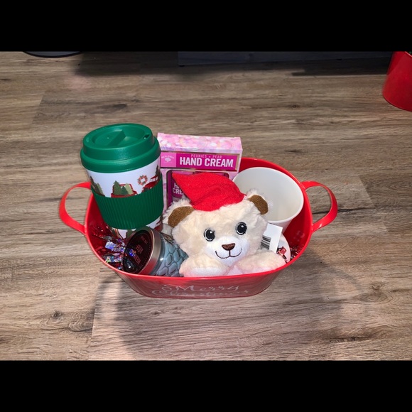 SOLD‼️Holiday Gift Baskets - Picture 7 of 7